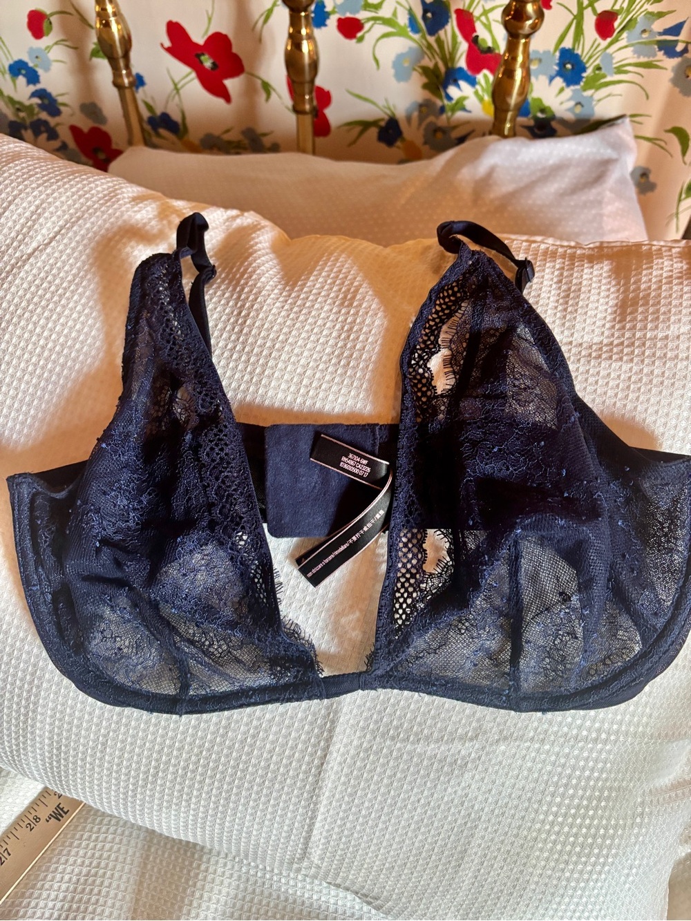 victoria’s secret navy lace underwire plunge bra 36d 36dd sheer unlined romantic